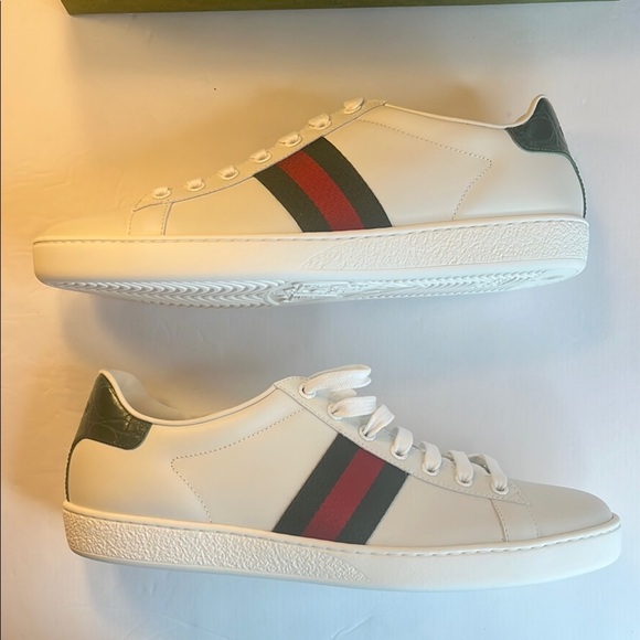 NWT Gucci White Sneakers Luxurious Leather WITH ICONIC WEB DETAIL Design Sz 40.5 - Picture 9 of 13